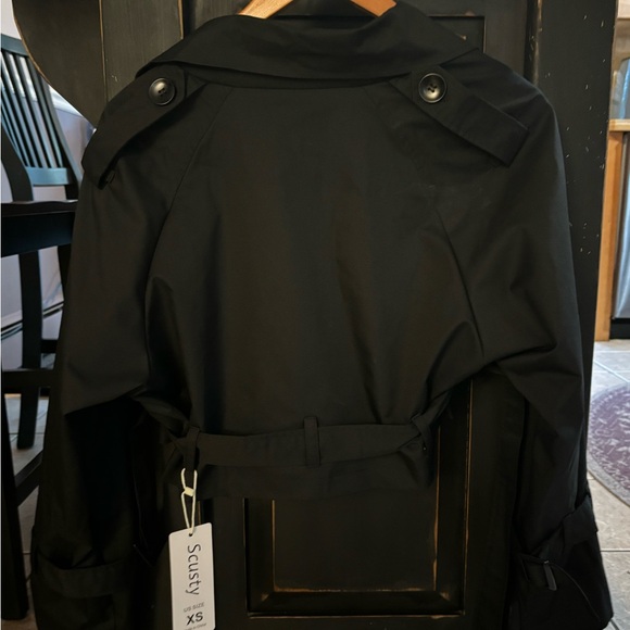 Ladies short  black jacket - Picture 2 of 4